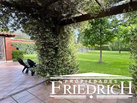 Casa en Venta con 4 cocheras