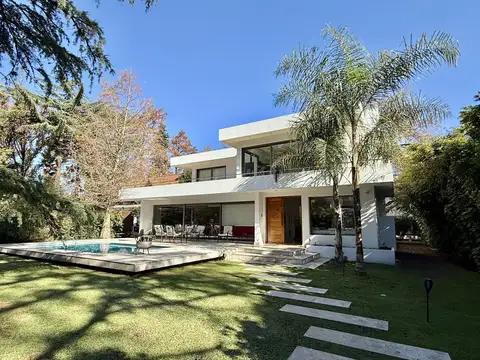 Casa El Barranco, Country Club en Pilar, Zona Norte. 294m2 y 622m2 terreno