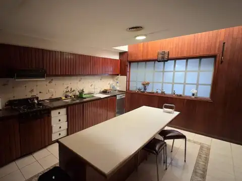 Casa 7 ambientes con 3 baños