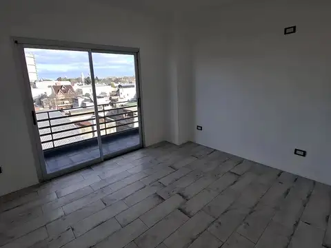 DEPTO A ESTRENAR SEMIPISO 3 AMBIENTES CON PATIO PROPIO