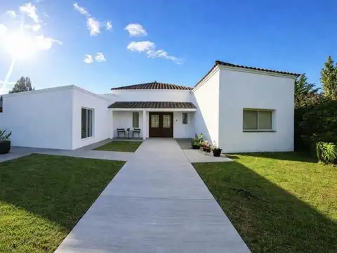 Venta Casa 5 Ambientes - Barrio Santa Teresa