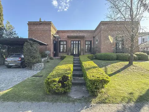 ESPECTACULAR CASA ESTILO ITALIANO CON VISTAS AL GOLF EN CARMEL COUNTRY CLUB
