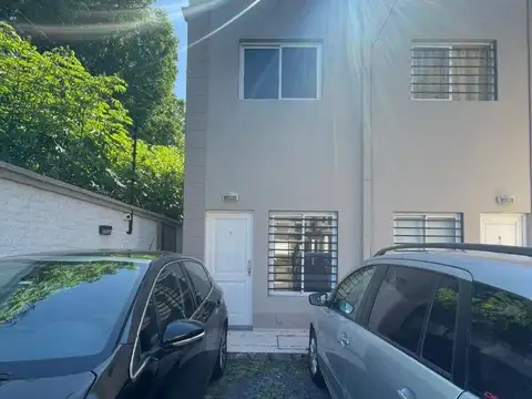 Depto Tipo Casa 3 ambientes con 2 baños