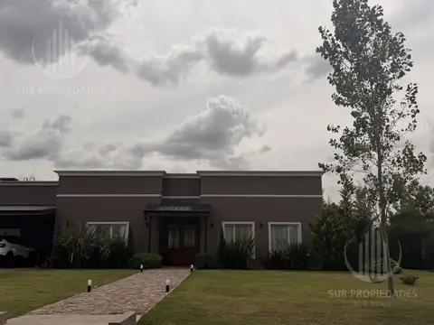 Casa en Venta con 2 cocheras