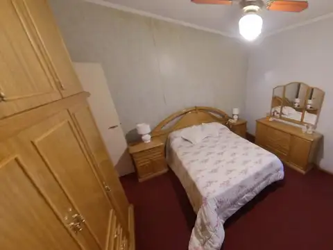 Casa 7 ambientes con 2 baños