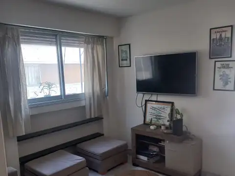EN VENTA DEPTO DE 3 AMBIENTES AL FRENTE CON COCHERA Y BAULERA EN VILLA DEL PARQUE.