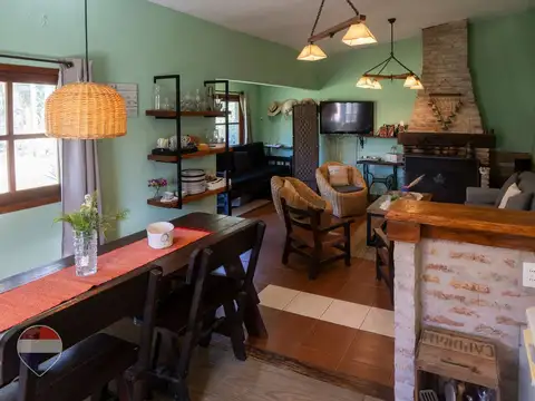 Casa 4 ambientes con 2 baños