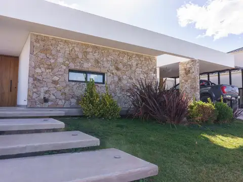 Prestigiosa Casa en Lujan De Cuyo