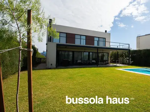 Casa en venta 6 ambientes con pileta barrio Vistas Puertos Escobar