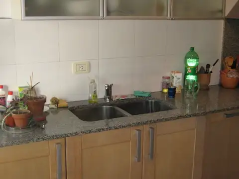 EN UNA MUY BUENA UBICACIÓN, EXCELENTE  CHALET SOBRE UN GRAN TERRENO 