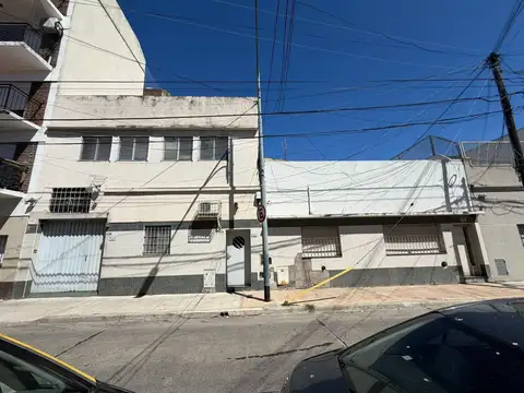 Alquiler Galpón doble lote Parque avellaneda 500m2
