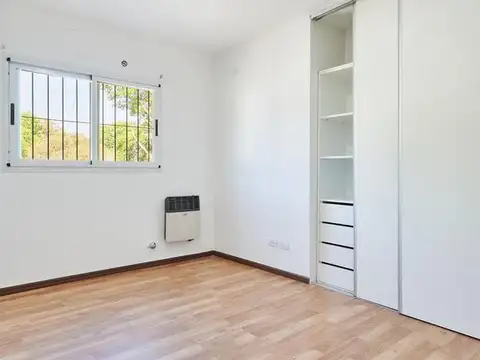 Casa en Alquiler con 1 cochera