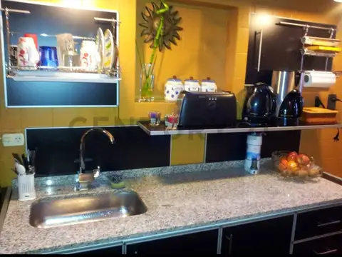 VENTA CASA RECICLADA 4 AMBIENTES EN PARQUE CHACABUCO - SIN EXPENSAS - SIN GASTOS