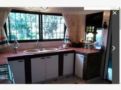 Casa 6 ambientes con 2 baños