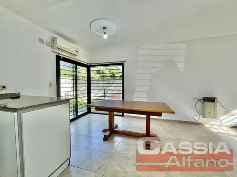Depto Tipo Casa en Alquiler en Banfield, $ 1.700.000