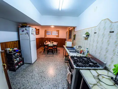 OPORTUNIDAD ! CASA A LA VENTA EN BARRIO INDUSTRIAL