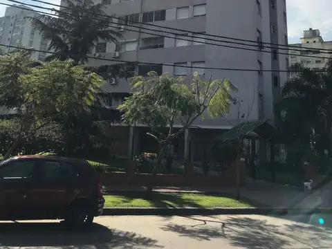 OPORTUNIDAD DEPARTAMENTO 3 AMB. EN EDIFICIO 54  C/COCHERA CUBIERTA. - ESCUCHO OFERTA