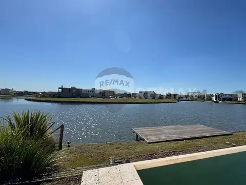 ALQUILER CASA FONDO LAGUNA TERRALAGOS