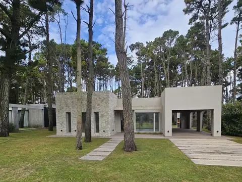 Casa a estrenar en Barrio Alamos II