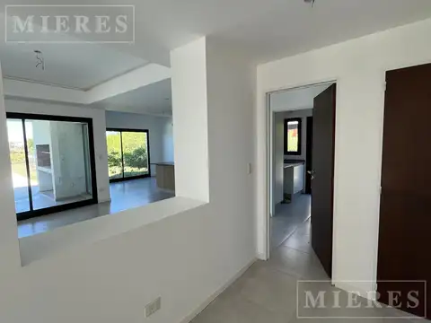 Casa 7 ambientes con 4 baños