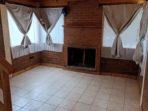 Casa en Alquiler con 1 cochera