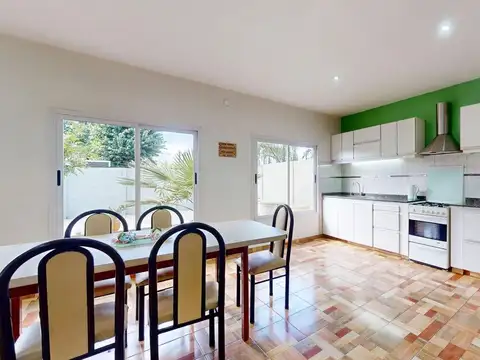 Casa en Venta con 3 cocheras