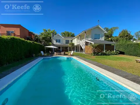 Casa en venta de 6 ambientes con vista al golf en Abril Club de Campo-Hudson. Apto Crédito