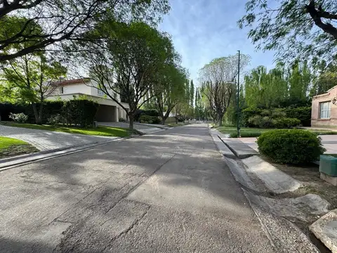 Doctor Edmundo Correas 2800