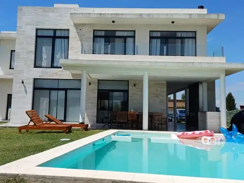 Casa en Alquiler de 5 dormitorios