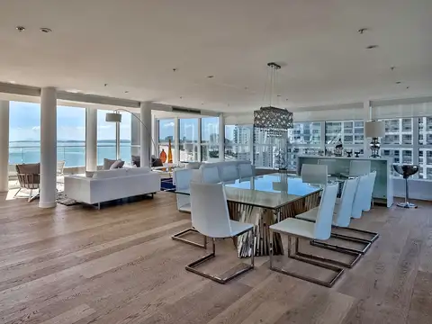 Punta del Este. 100
