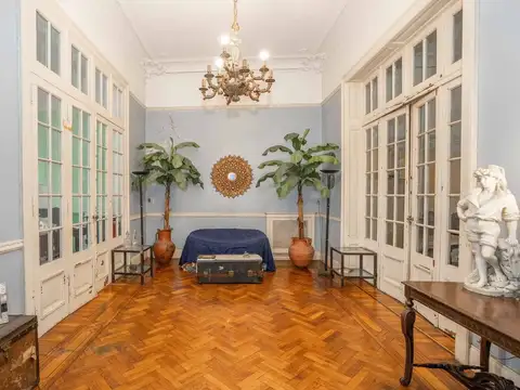 Venta -  Depto est. francés - 8 amb. - Monserrat