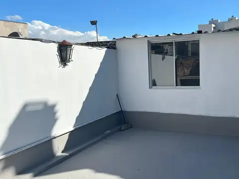 Zuviría 300, Piso 1