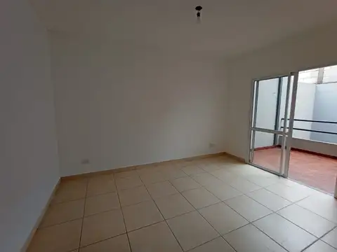 Departamento tres ambientes en excelente estado