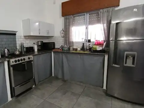 Venta casa 3 dormitorios, cochera, patio, jardín y pileta en VGG