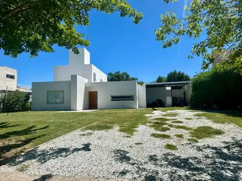 SE VENDE HERMOSA CASA EN COUNTRY SAN ISIDRO DE VILLA ALLENDE