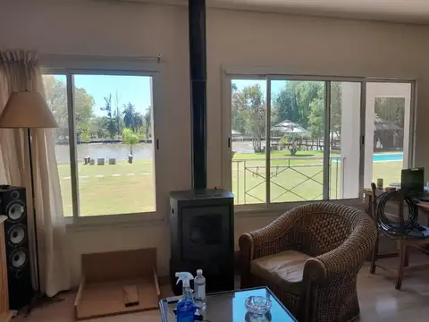 Quinta con costa al rio Lujan con 3 casas en Villa La Ñata