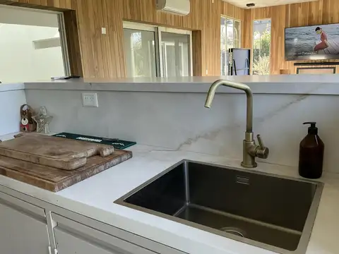 Casa 5 ambientes con 4 baños