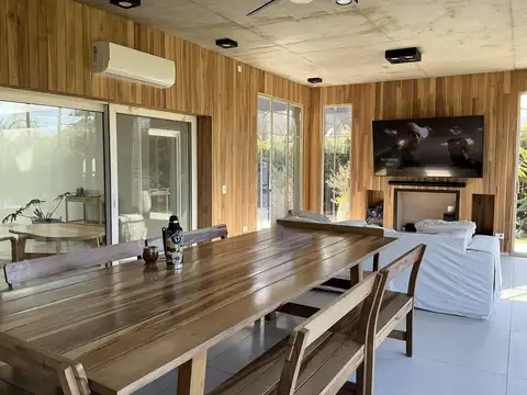 Casa en Venta con 2 cocheras