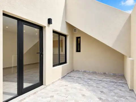 Depto Tipo Casa en Alquiler de 3 dormitorios