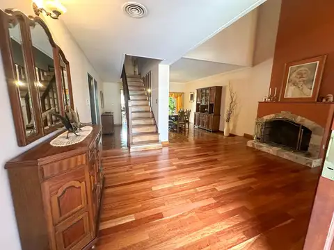 Casa 5 ambientes con 5 baños