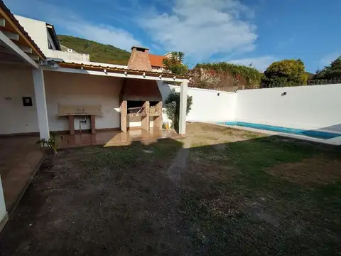 Casa en Alquiler con 4 cocheras