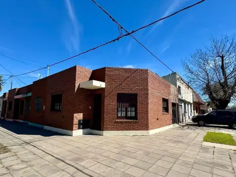 Casa en venta - 2 Dormitorios 1 Baño - 59mts2 - Chivilcoy