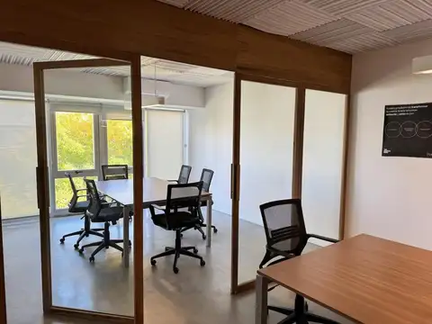 Oficina en Alquiler con 1 cochera