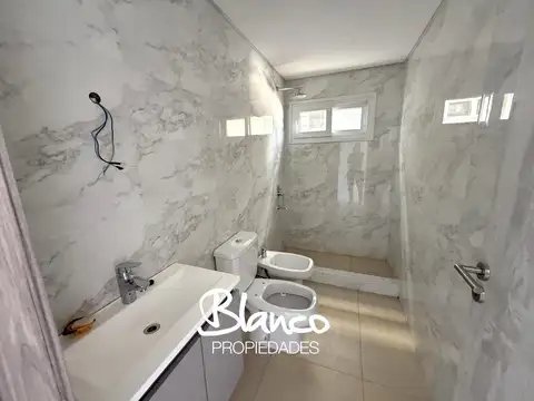 Departamento en Alquiler con 1 cocheras