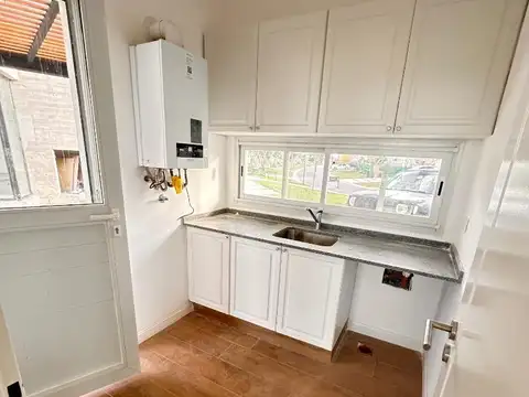 Casa 4 ambientes con 2 baños