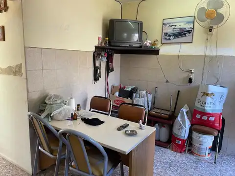 Casa 2 ambientes con 1 baño