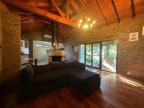 Casa 4 ambientes con 2 baños
