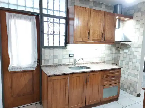 Casa en Alquiler con 2 cocheras