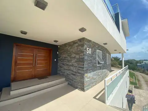 Casa en Alquiler Temporal con 1 cochera