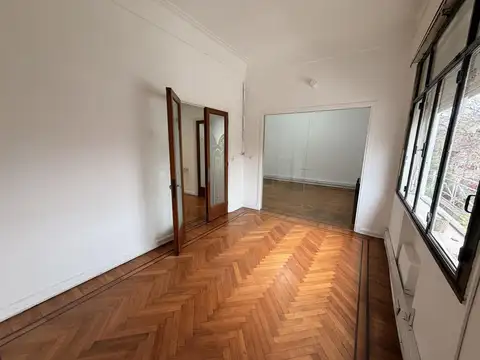 Oficina 5 ambientes con 3 baños